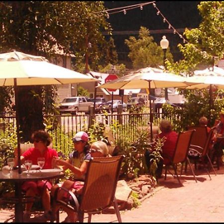 The Forest Queen Hotel Крестед Бют Екстериор снимка